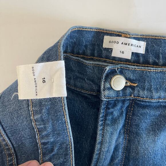 Good American Good 90s Raw Cutoff Hem Denim Shorts NWOT - Size 16 - Picture 5 of 6